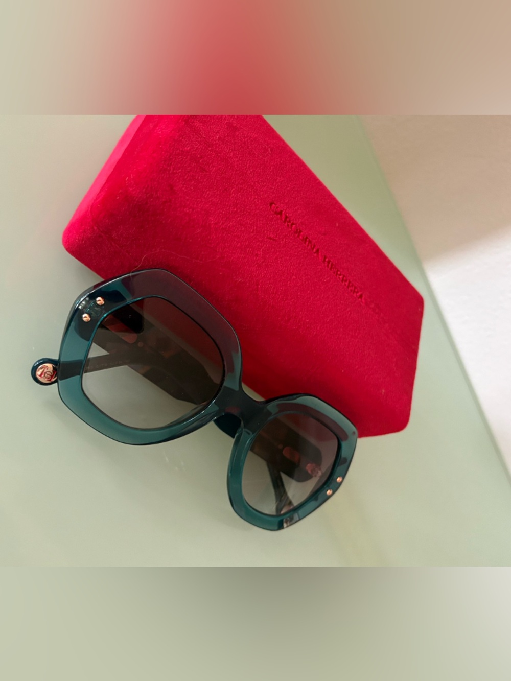 Carolina Herrera Oversized Sunglasses with Original Case - Picture 3 of 15